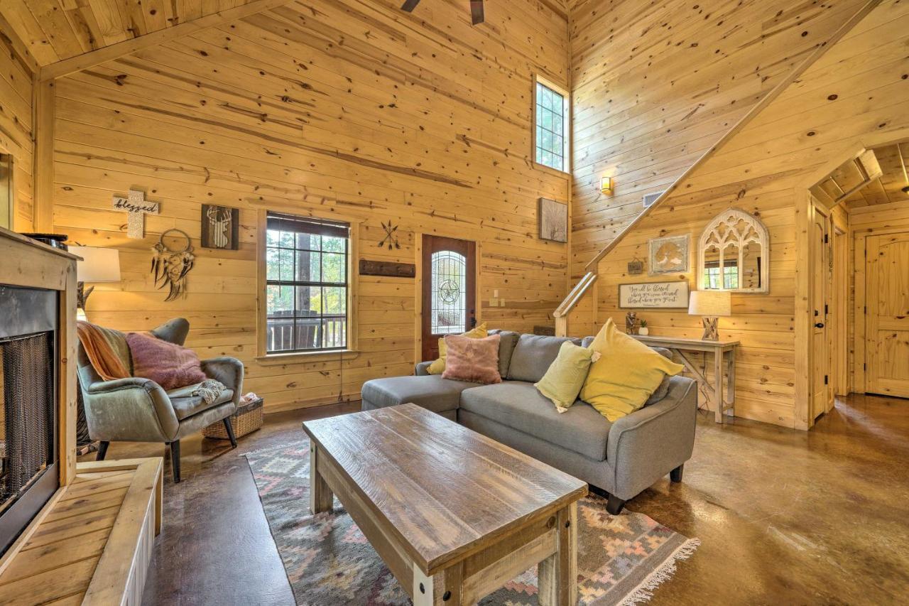 Cabin With Hot Tub And Games, 4 Mi To Beavers Bend! Broken Bow Exterior foto