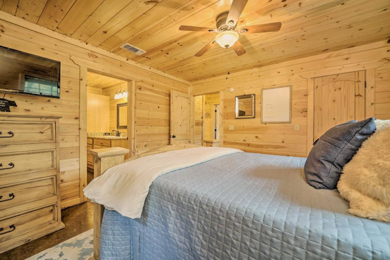 Cabin With Hot Tub And Games, 4 Mi To Beavers Bend! Broken Bow Exterior foto