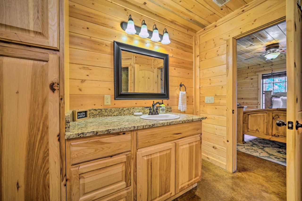 Cabin With Hot Tub And Games, 4 Mi To Beavers Bend! Broken Bow Exterior foto