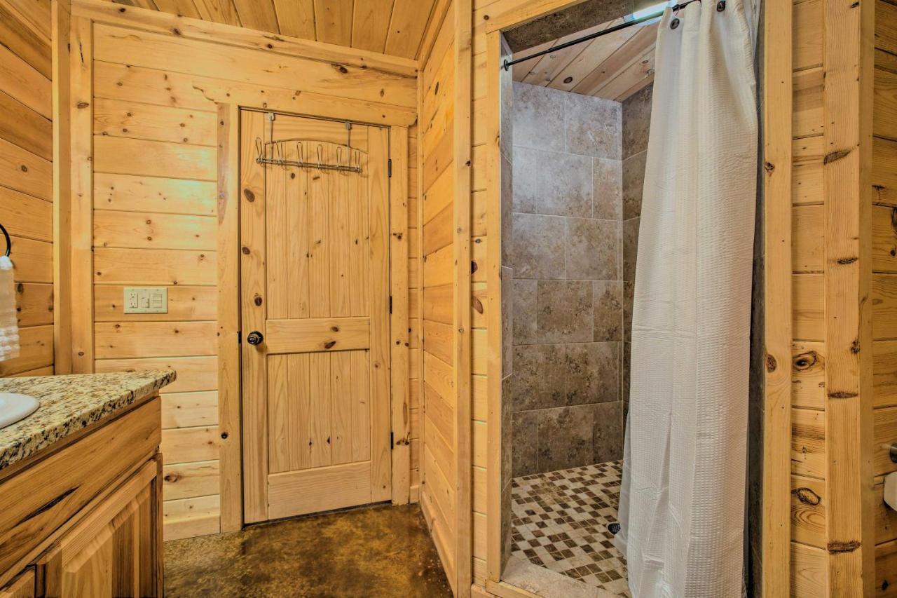 Cabin With Hot Tub And Games, 4 Mi To Beavers Bend! Broken Bow Exterior foto